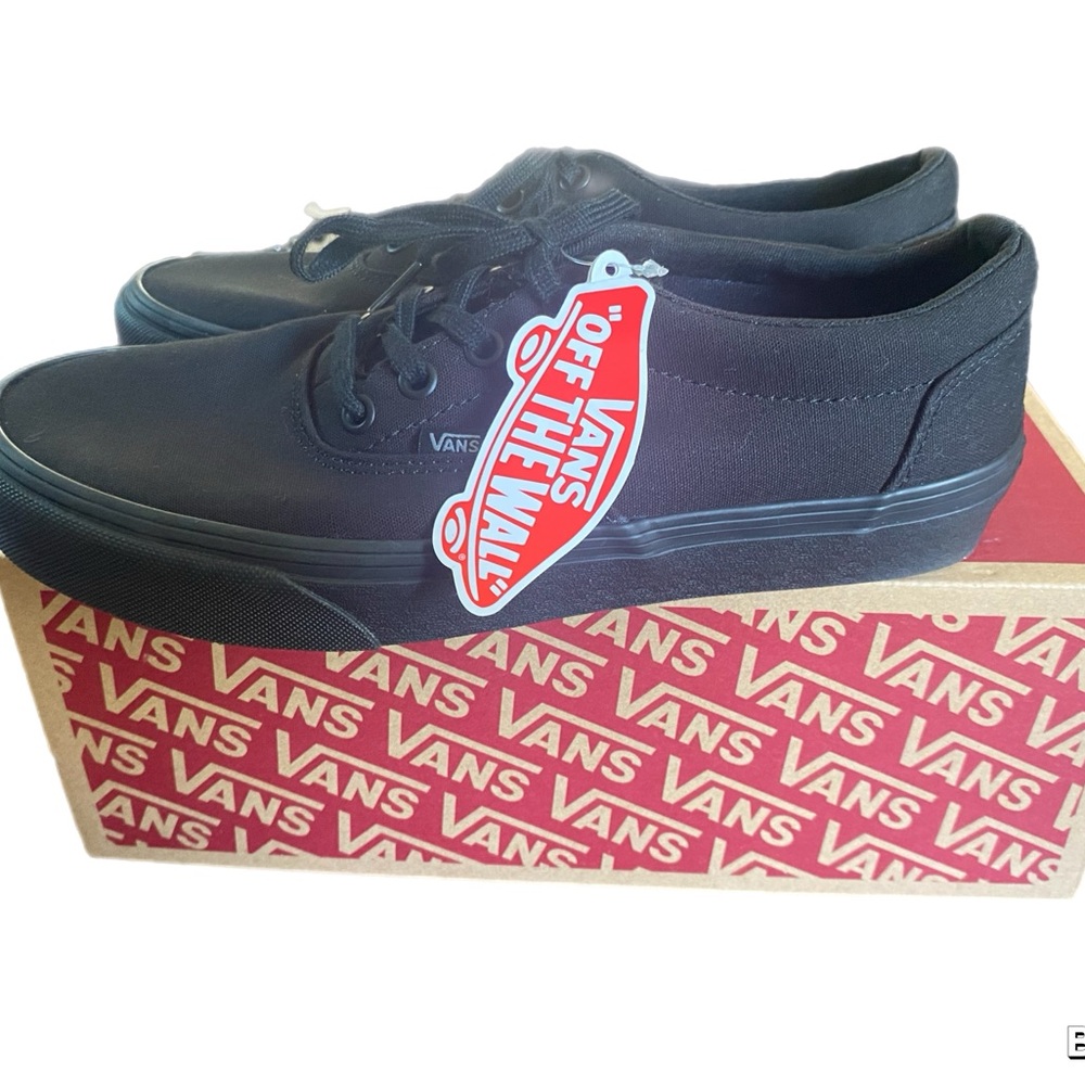 Woman’s/mens black Vans